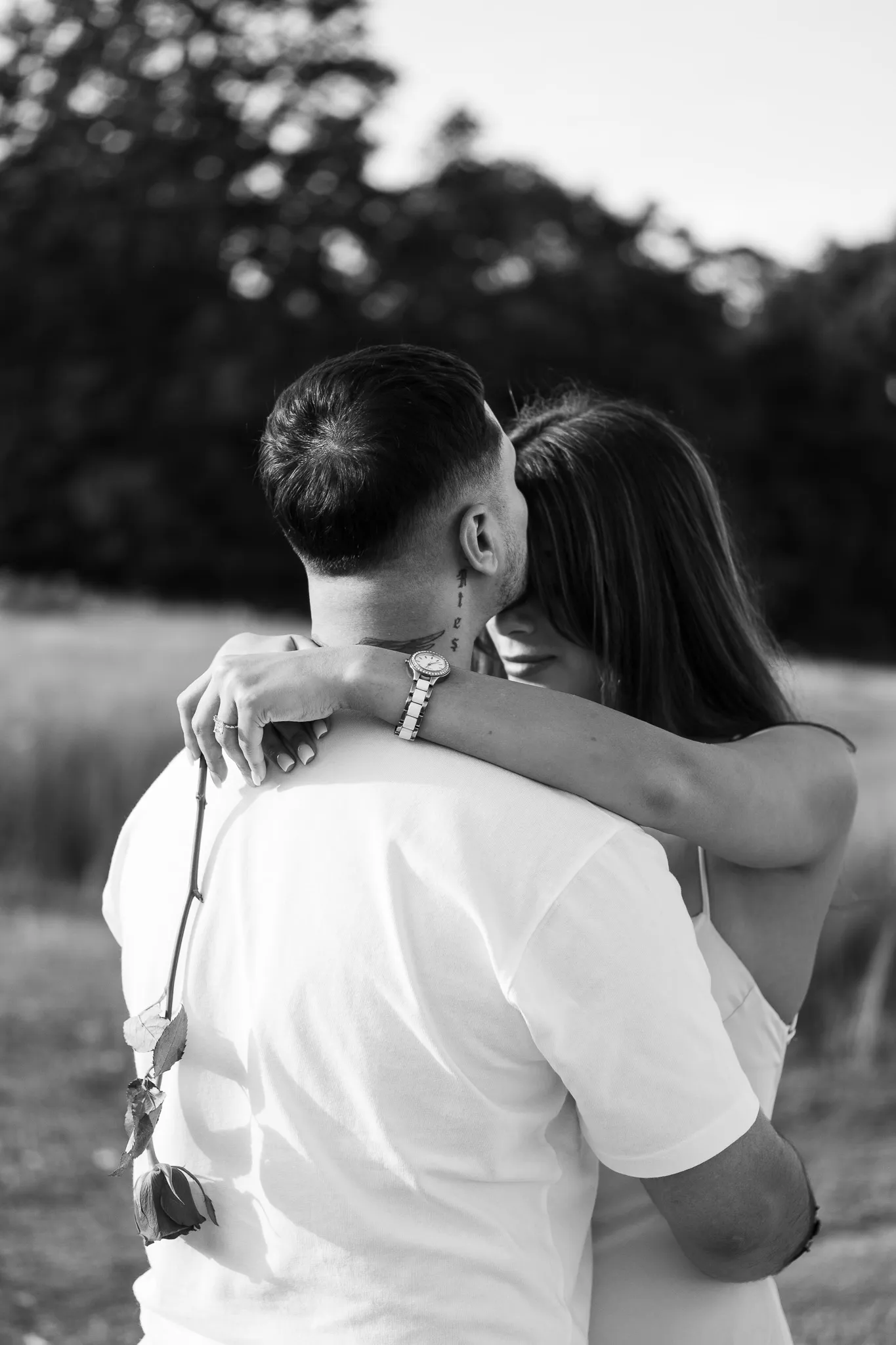 Proposal photoshoot for a couple in Richmond park