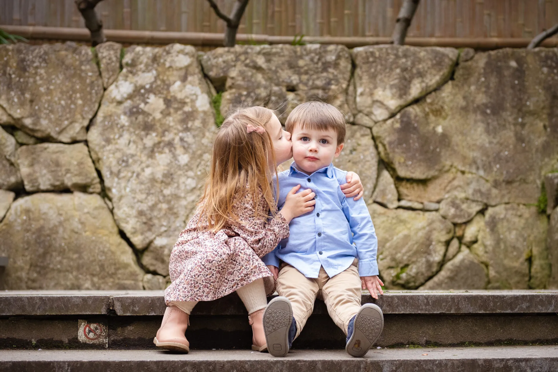 Two toddlers, brother and sister, photo session in Holland park, family outdoor photoshoot from Mellsnap