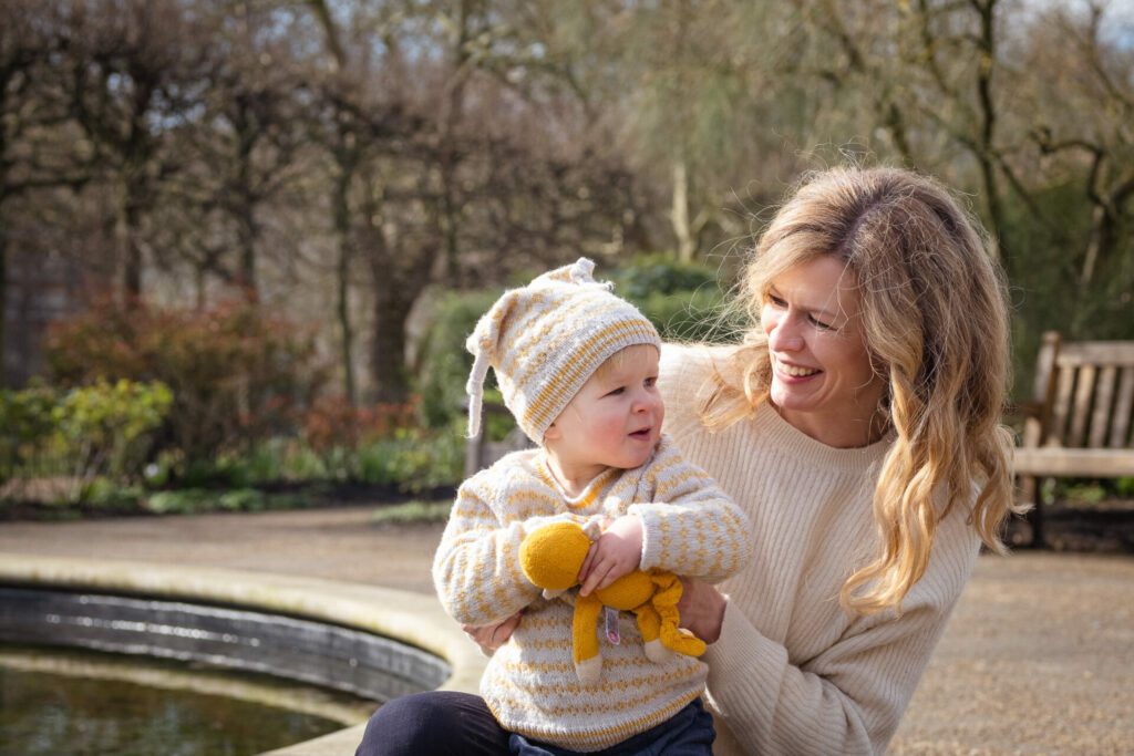 MellSnap outdoor family photography, family photo session, during spring time in hyde park. Mother and daughter